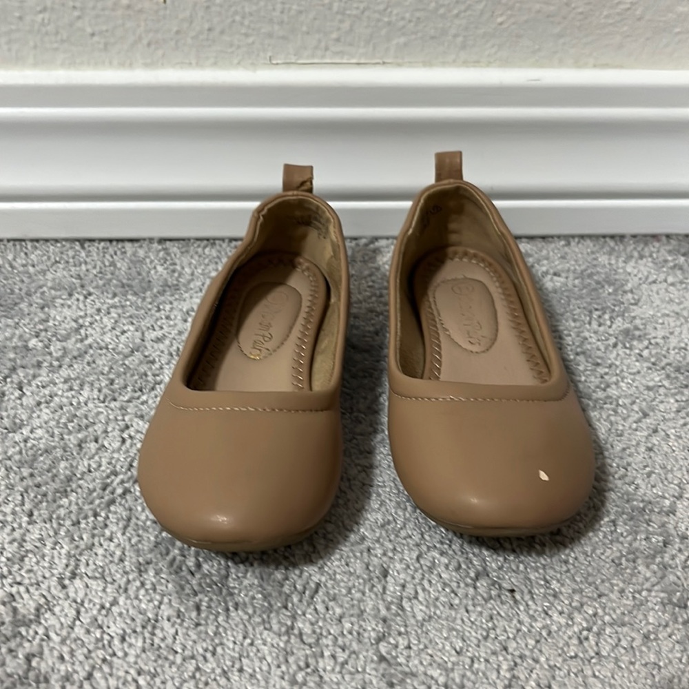 Girls leather flats